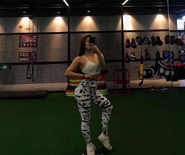 飞机场停靠大巴2无敌版